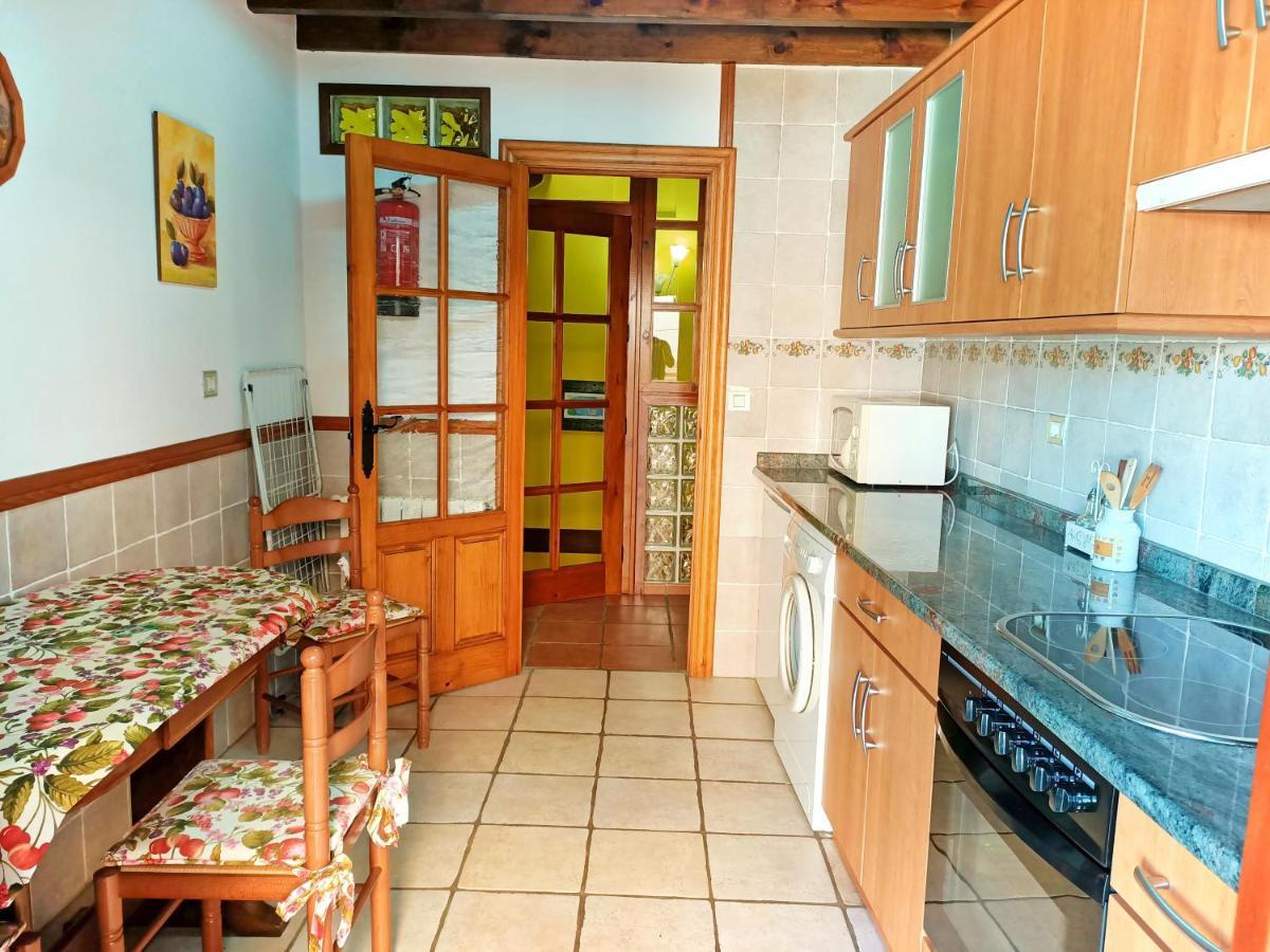 Apartamentos La Buganvilla Новалес Екстериор снимка