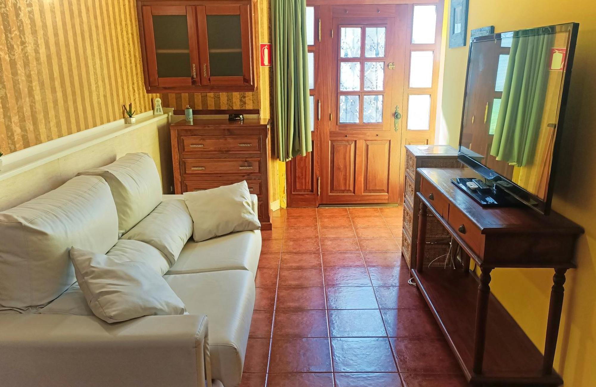 Apartamentos La Buganvilla Новалес Екстериор снимка
